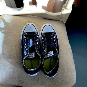 Converse All star low top classics size men’s 5.5 great condition worn once